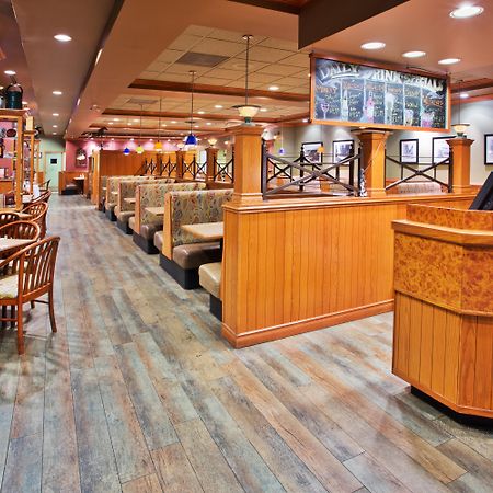 Holiday Inn & Suites North Vancouver By Ihg Bagian luar foto