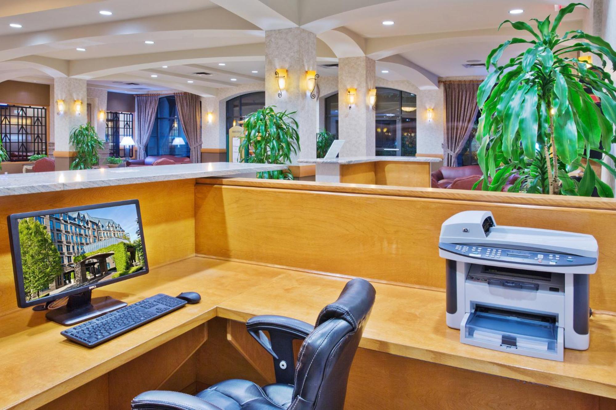 Holiday Inn & Suites North Vancouver By Ihg Bagian luar foto