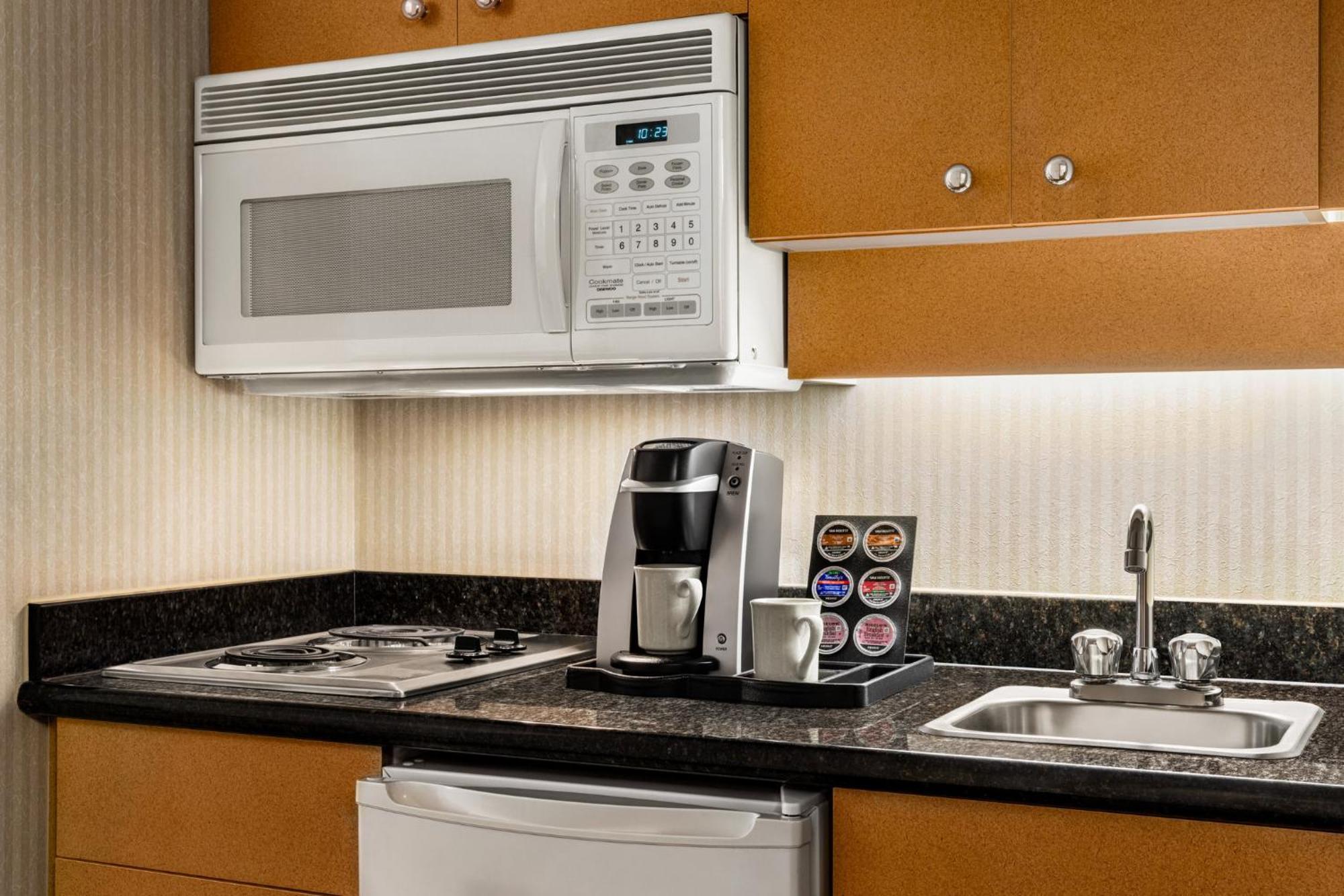Holiday Inn & Suites North Vancouver By Ihg Bagian luar foto