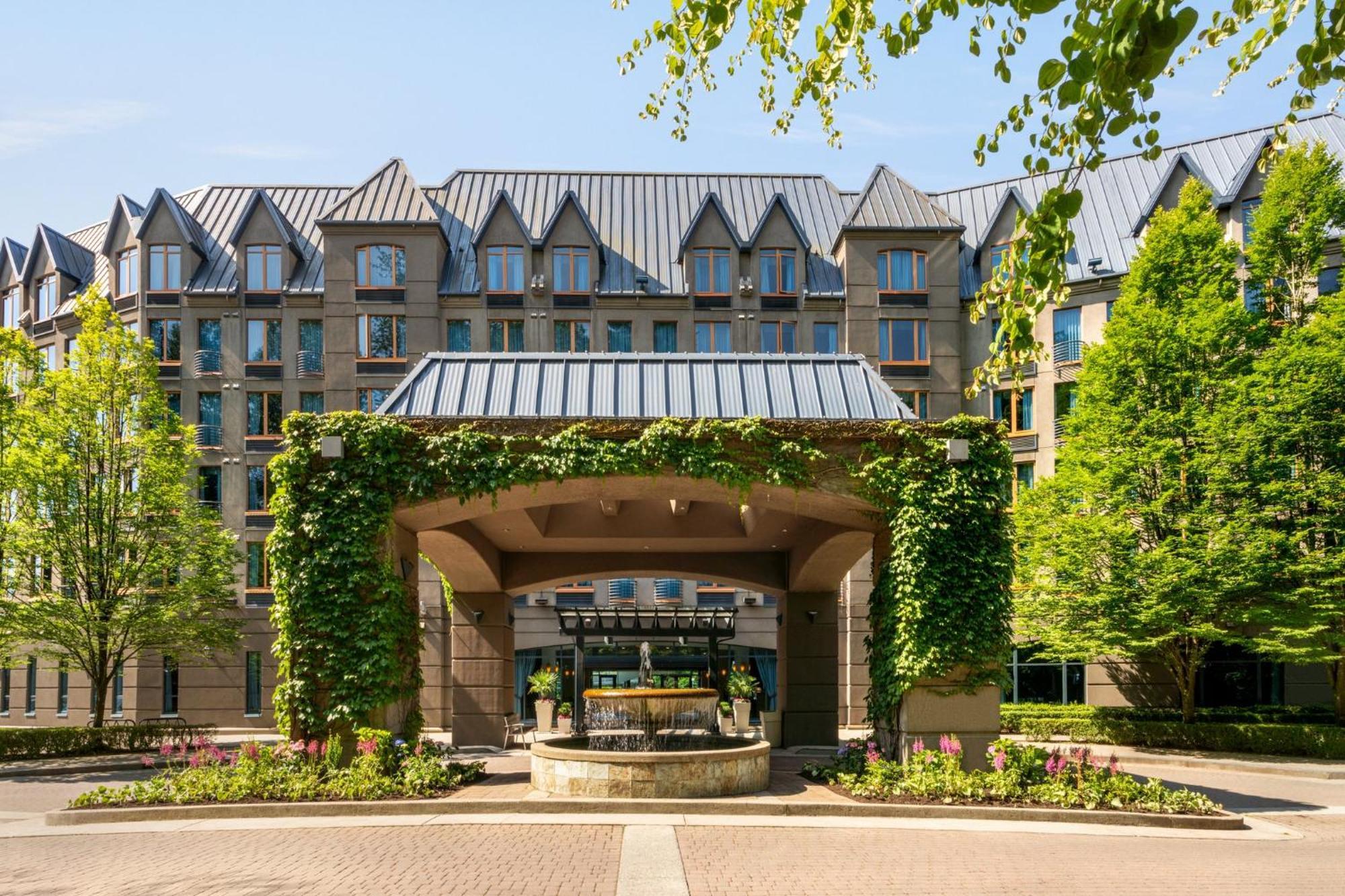 Holiday Inn & Suites North Vancouver By Ihg Bagian luar foto