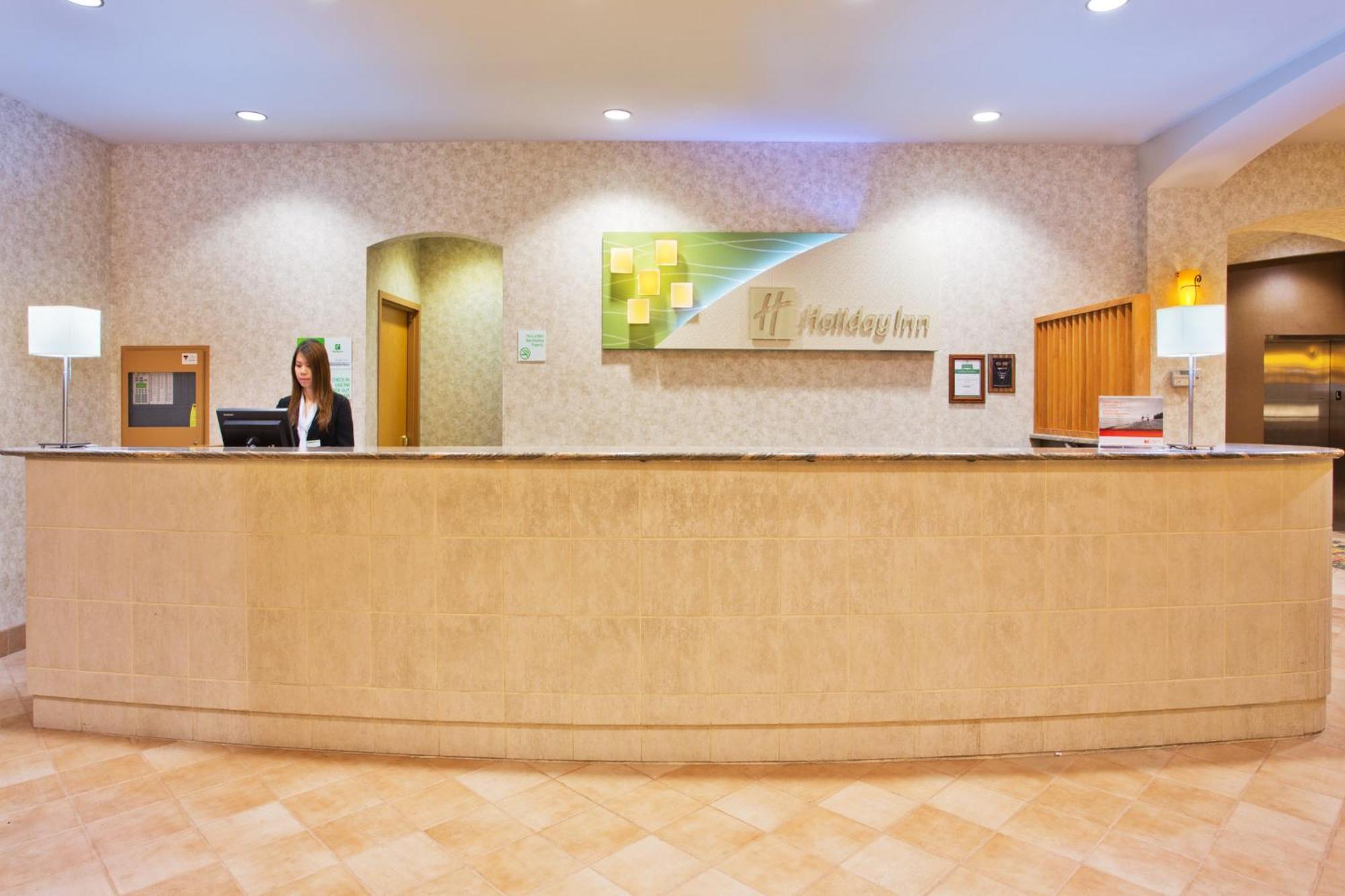 Holiday Inn & Suites North Vancouver By Ihg Bagian luar foto