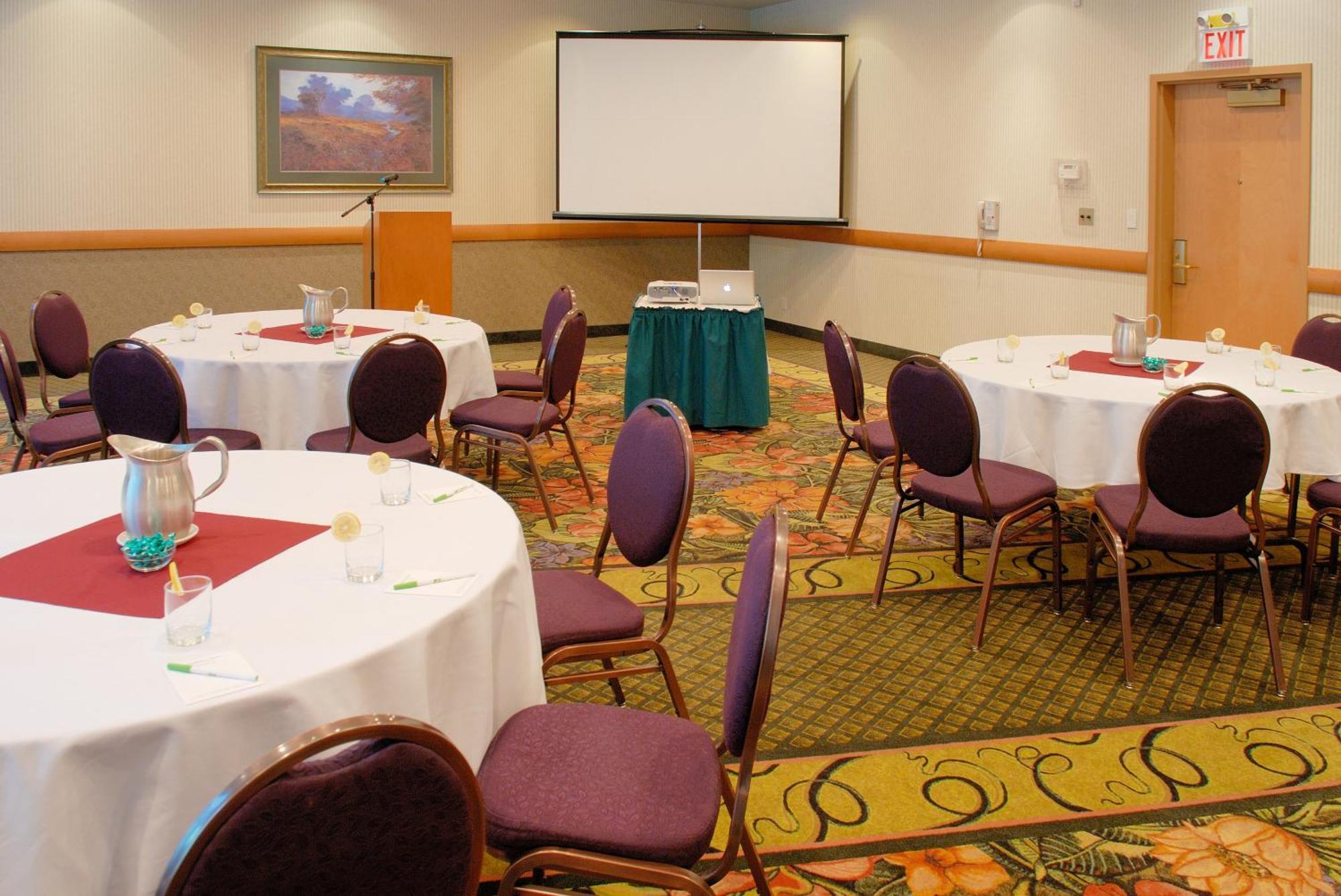 Holiday Inn & Suites North Vancouver By Ihg Bagian luar foto