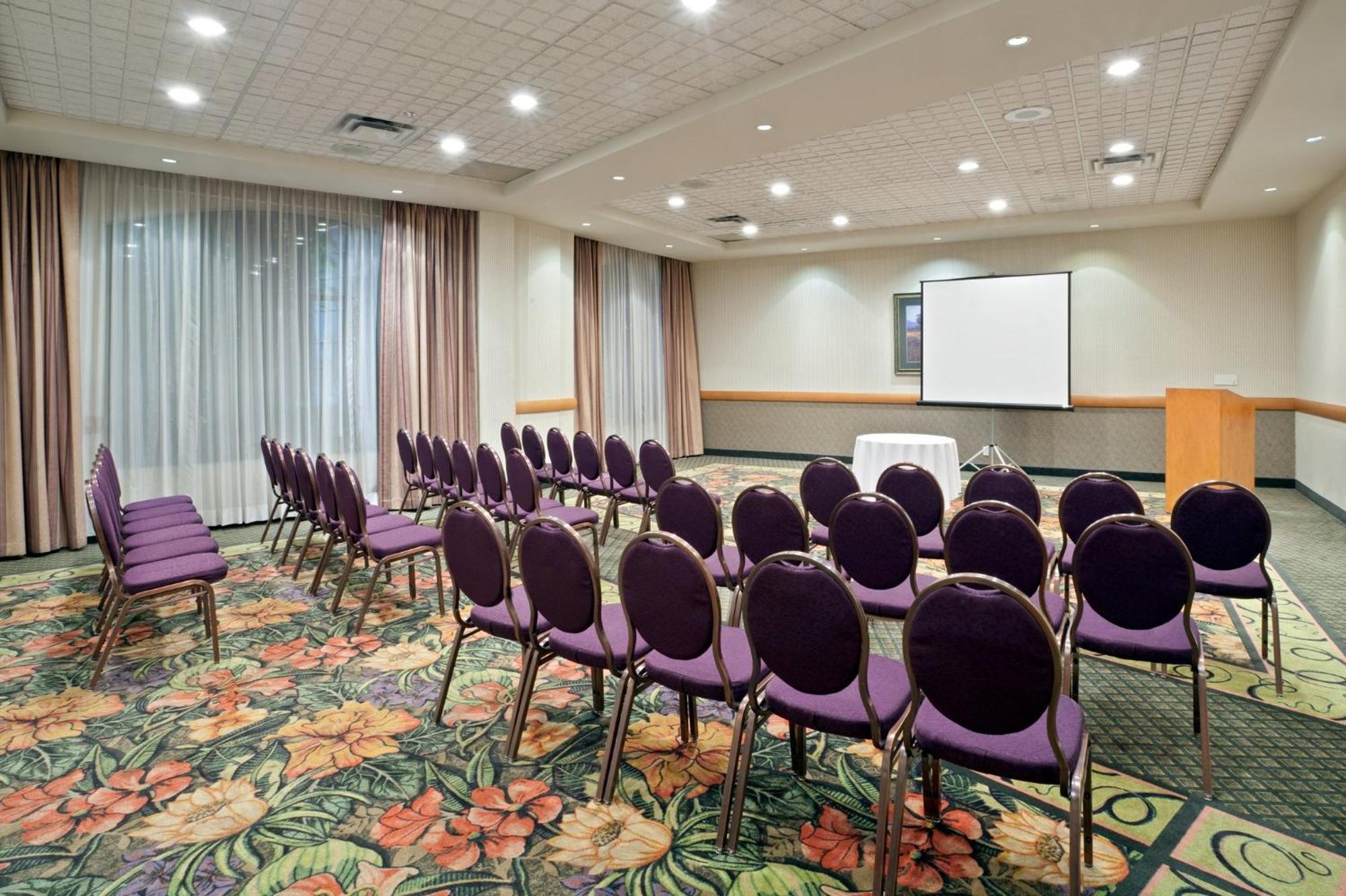 Holiday Inn & Suites North Vancouver By Ihg Bagian luar foto