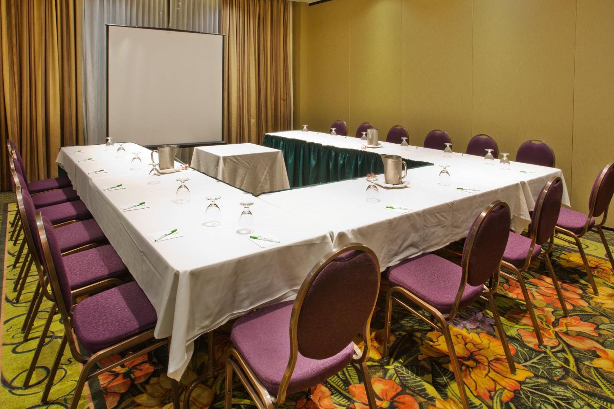 Holiday Inn & Suites North Vancouver By Ihg Bagian luar foto