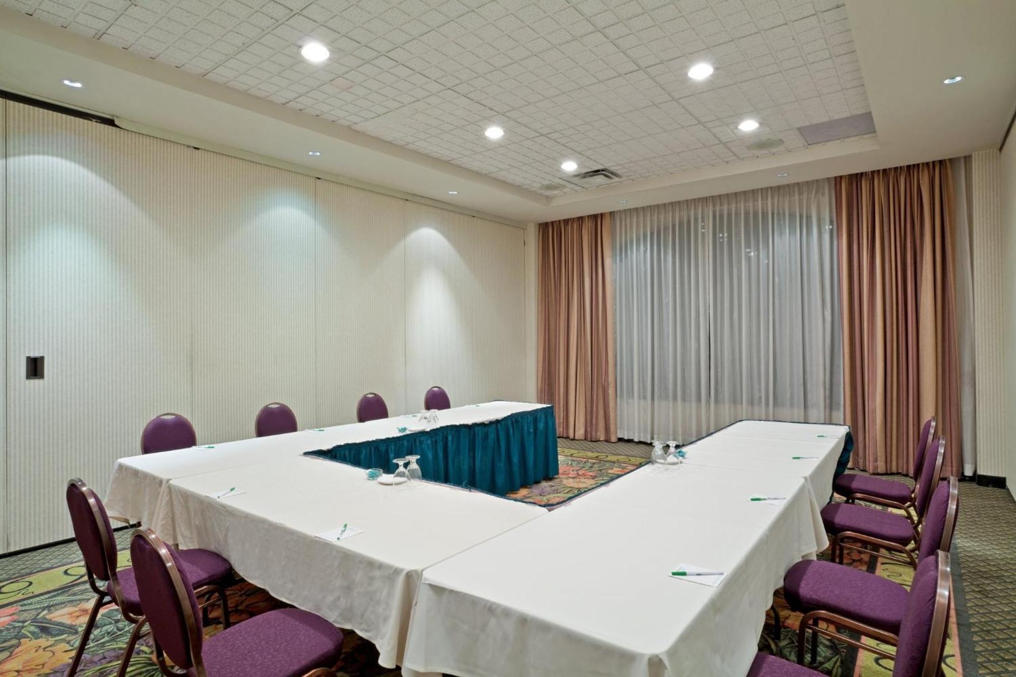 Holiday Inn & Suites North Vancouver By Ihg Bagian luar foto