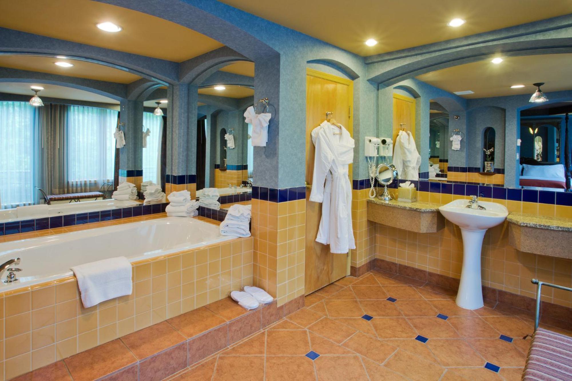 Holiday Inn & Suites North Vancouver By Ihg Bagian luar foto