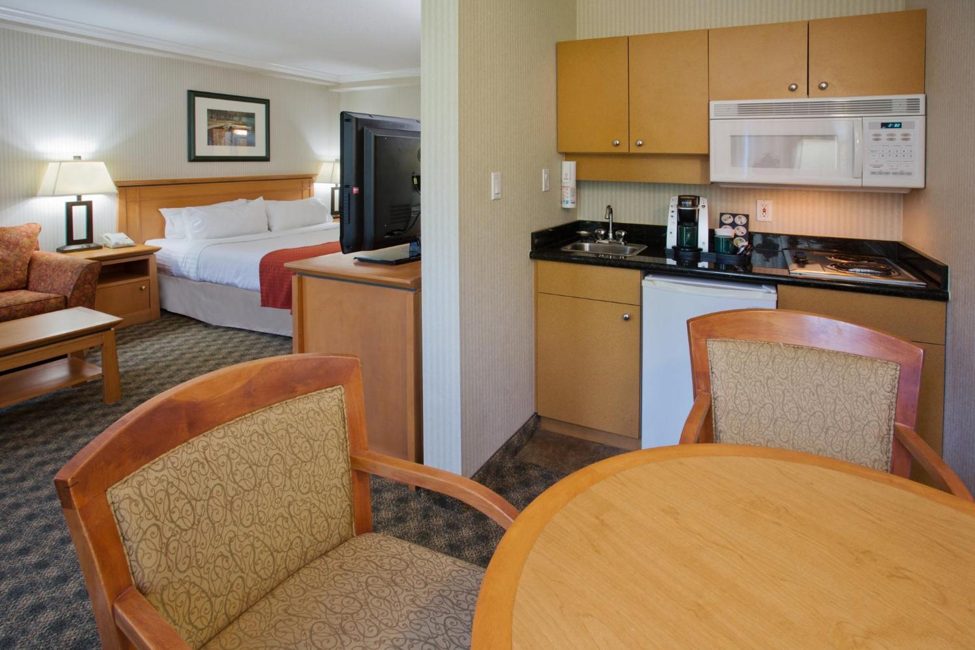 Holiday Inn & Suites North Vancouver By Ihg Bagian luar foto